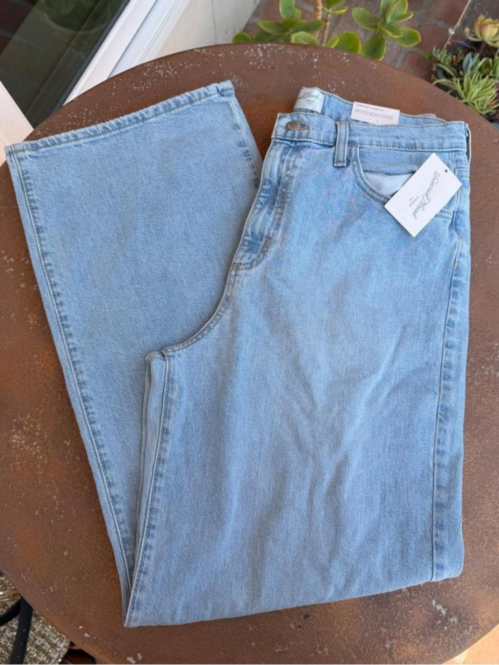 NWT Target comfort stretch light wash high-waisted straight-leg jeans sz 12